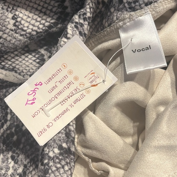 Vocal Apparel Knit Leggings with Snakeskin pattern, crystal and lace. - Picture 14 of 14